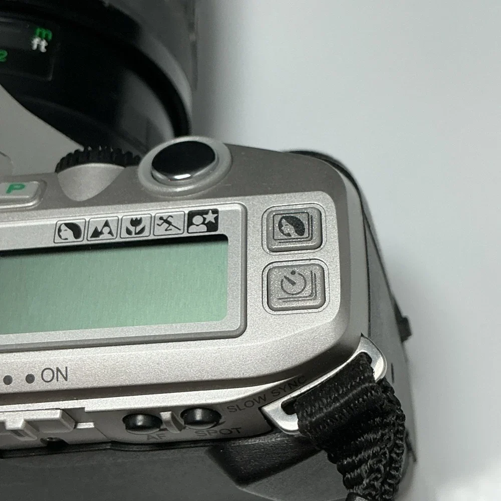 Minolta Maxxum 4 35mm Film Camera Lot w/ Minolta 50mm & Vivitar Lenses Untested
